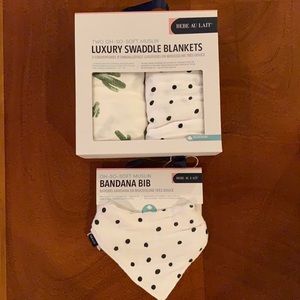 Set of 2 muslin swaddle blankets AND bandana bib